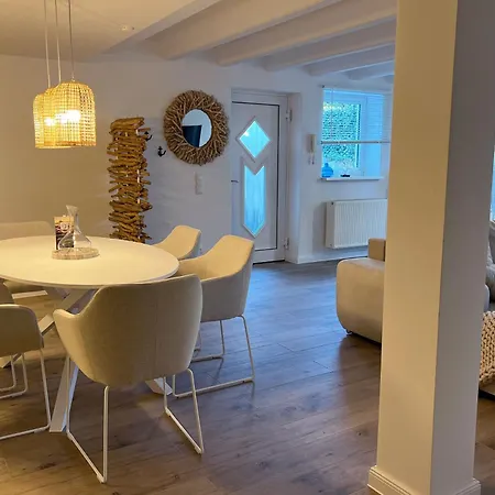 Apartment Moderne Lounge-ferienwohnung Mit Terrasse, Strandkorb, Parkplatz - 50 Meter Zum *