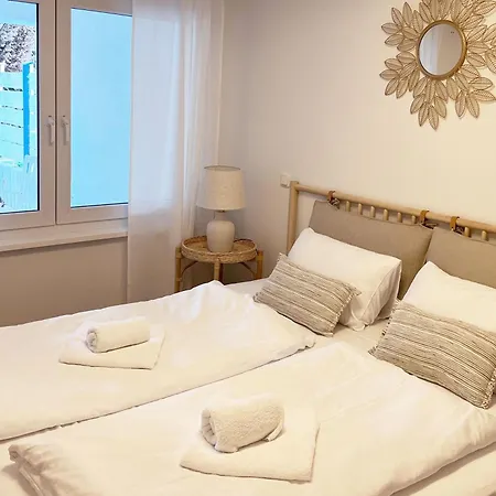 Moderne Lounge-ferienwohnung Mit Terrasse, Strandkorb, Parkplatz - 50 Meter Zum * Sierksdorf