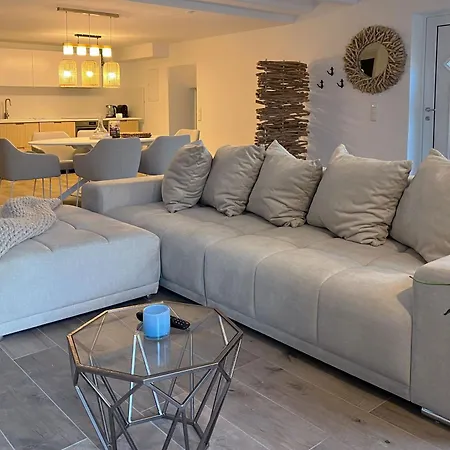 Apartmán Moderne Lounge-ferienwohnung Mit Terrasse, Strandkorb, Parkplatz - 50 Meter Zum Sierksdorf