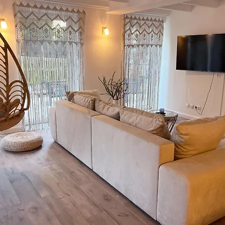 Moderne Lounge-ferienwohnung Mit Terrasse, Strandkorb, Parkplatz - 50 Meter Zum Apartment Sierksdorf