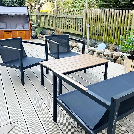 Moderne Lounge-ferienwohnung Mit Terrasse, Strandkorb, Parkplatz - 50 Meter Zum Apartment Sierksdorf