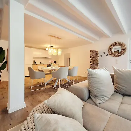 Moderne Lounge-ferienwohnung Mit Terrasse, Strandkorb, Parkplatz - 50 Meter Zum דירה *